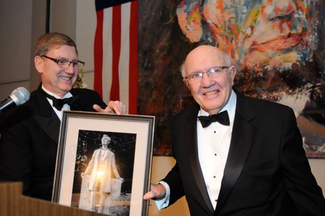 ALA's President Robert A. Stuart, Jr. (left) presents the award to ISBA Past President Richard Thies. 